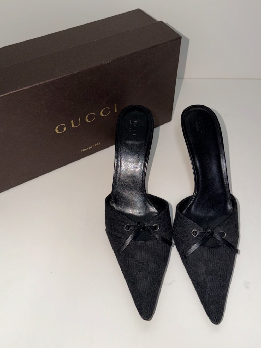 Gucci GG Canvas Vintage Monogram Pointed Bow Heels - tom ford era y2k